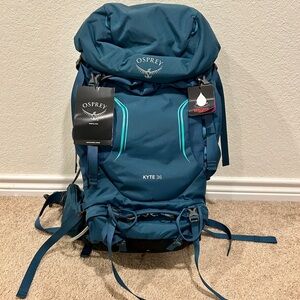 NEW WITH TAGS - WOMEN’S OSPREY KYTE 36 pack | S/M | Icelake Green
